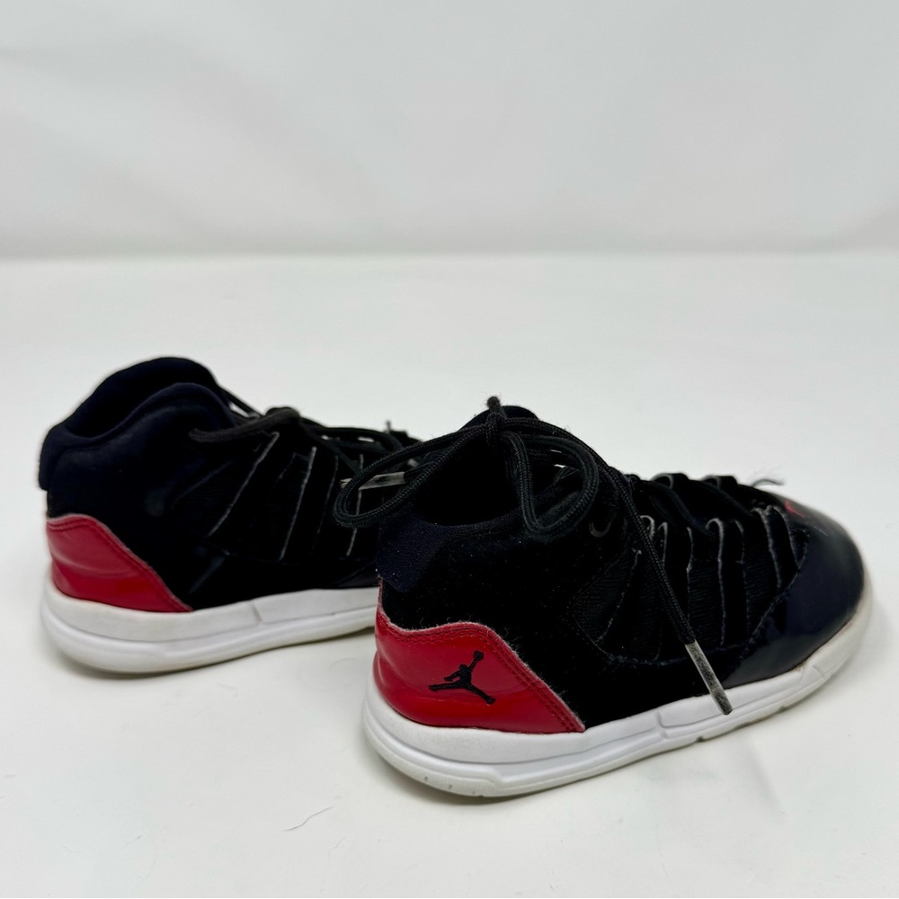 Kids Black and Red Sneakers Nike Air Jordan Max Aura Toddler Shoes AQ9215-006 8C